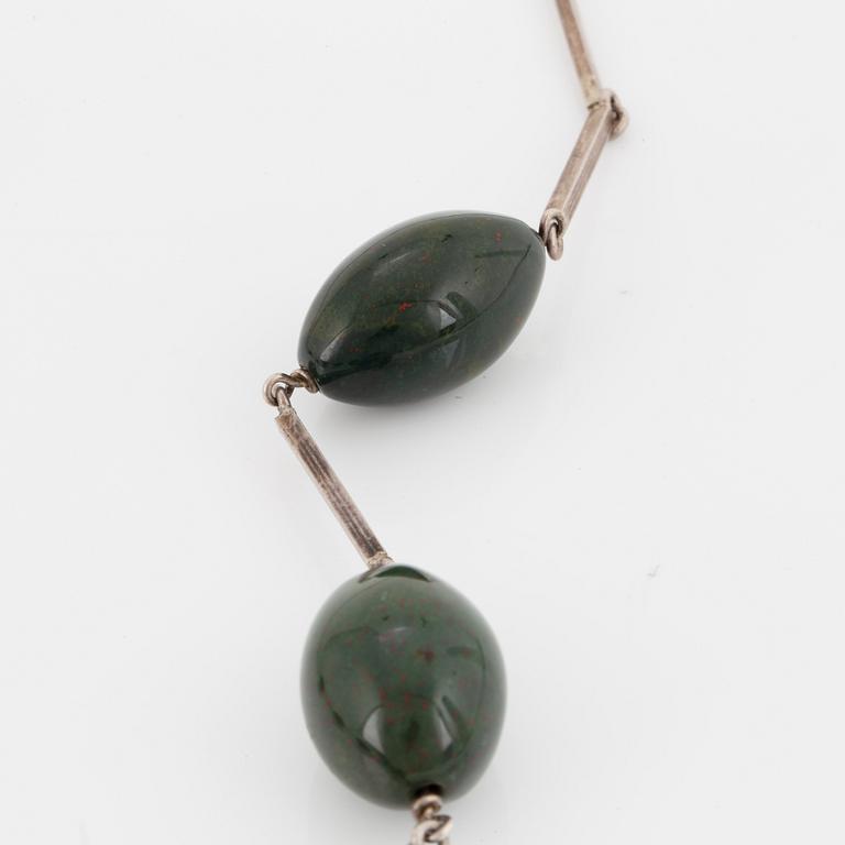 A heliotrope (bloodstone) necklace by Haga Guldsmedja, Göteborg, 1965.