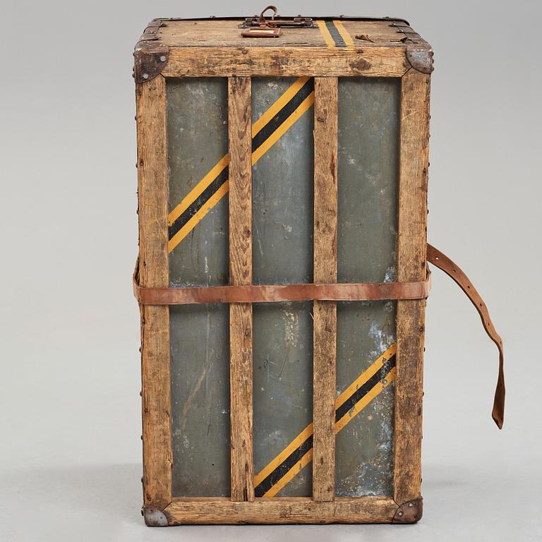 Louis Vuitton, TRUNK, Louis Vuitton, early 19th century.