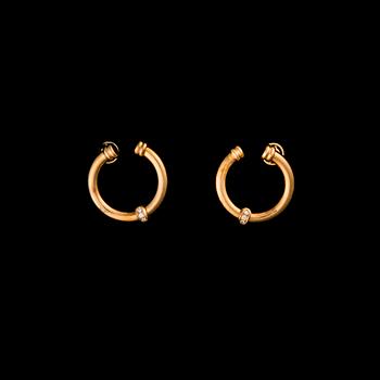 449. A PAIR OF EARRINGS, 18K gold, diamonds. Weight c. 13.1 g.