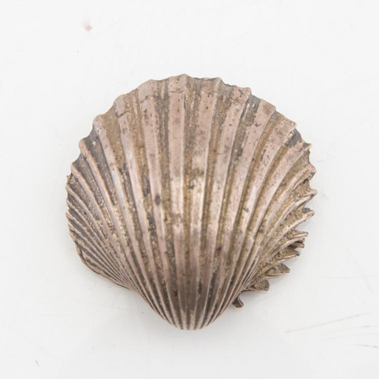 A silver brooch/pendant Pilgrim Shell by Berit Johansson, W&A Sävsjö Goldsmith 1980s.