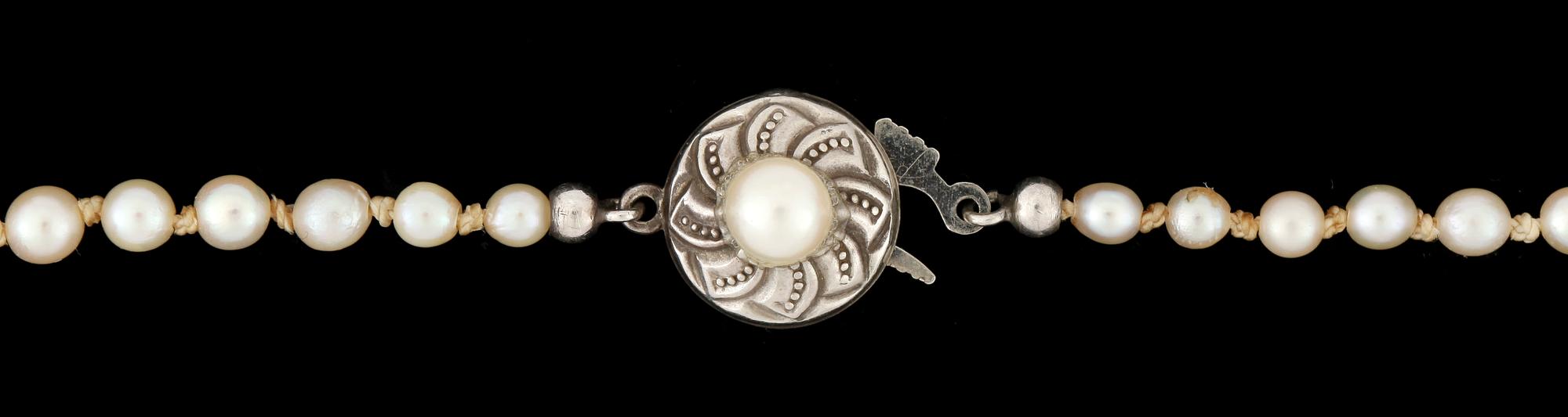 PÄRLCOLLIER, odlade sötvattenspärlor, lås i silver.