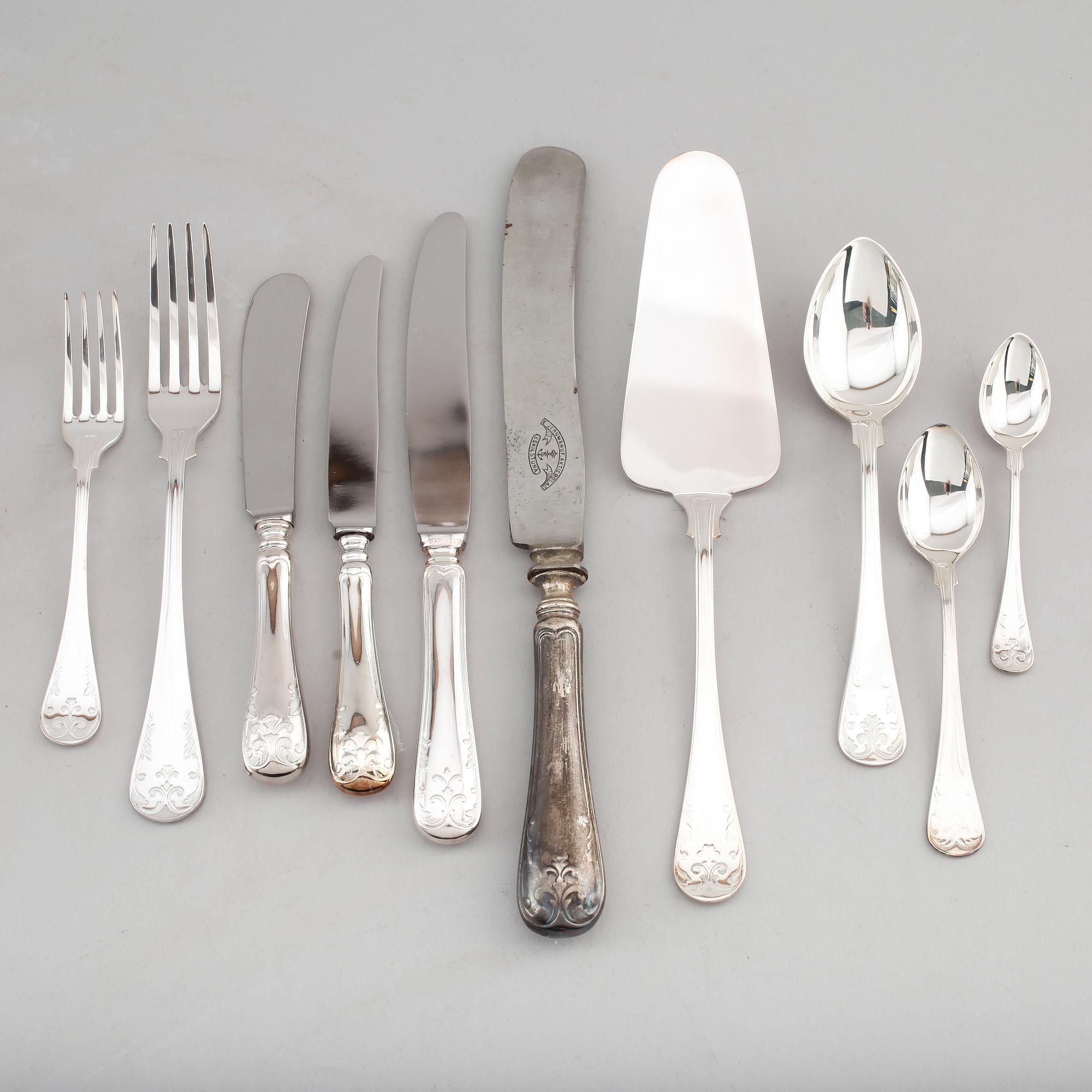 BESTICK, 82 snarlika delar, nysilver, 1900-tal.