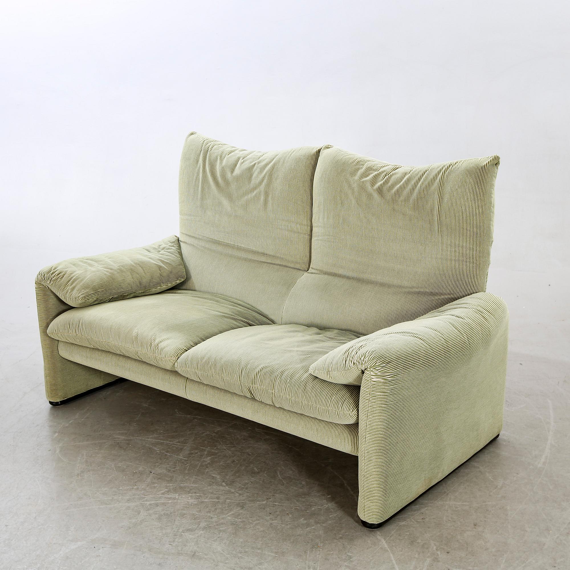 VICO MAGISTRETTI, Sofa "Maralunga", Cassina, Italy.