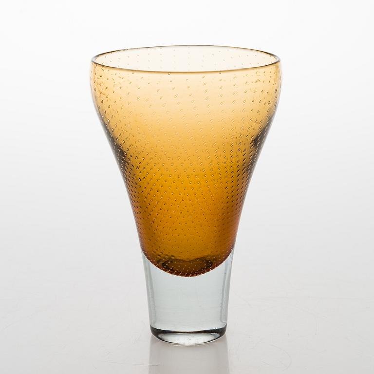 GUNNEL NYMAN, VAS, glas, signerad med syrapenna G. Nyman Nuutajärvi Notsjö.