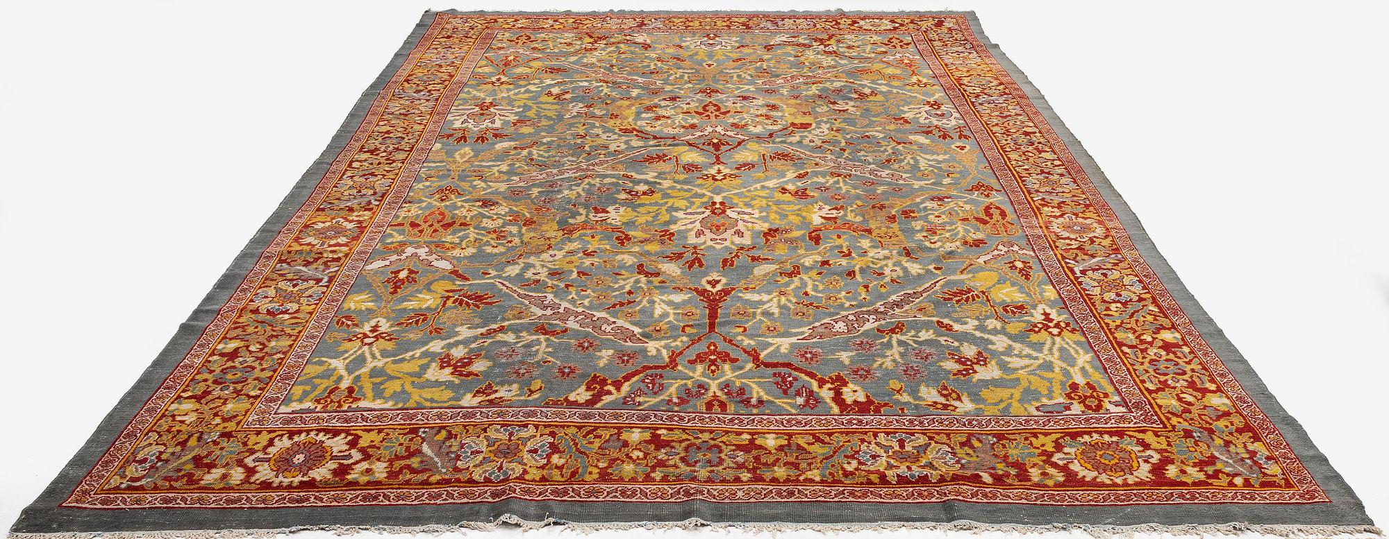 A Ziegler Mahal carpet, West Persia, 523 x 363 cm.