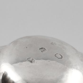 DRYCKESKANNA, silver, Richard Burcombe, London, 1735. Vikt 770 g.