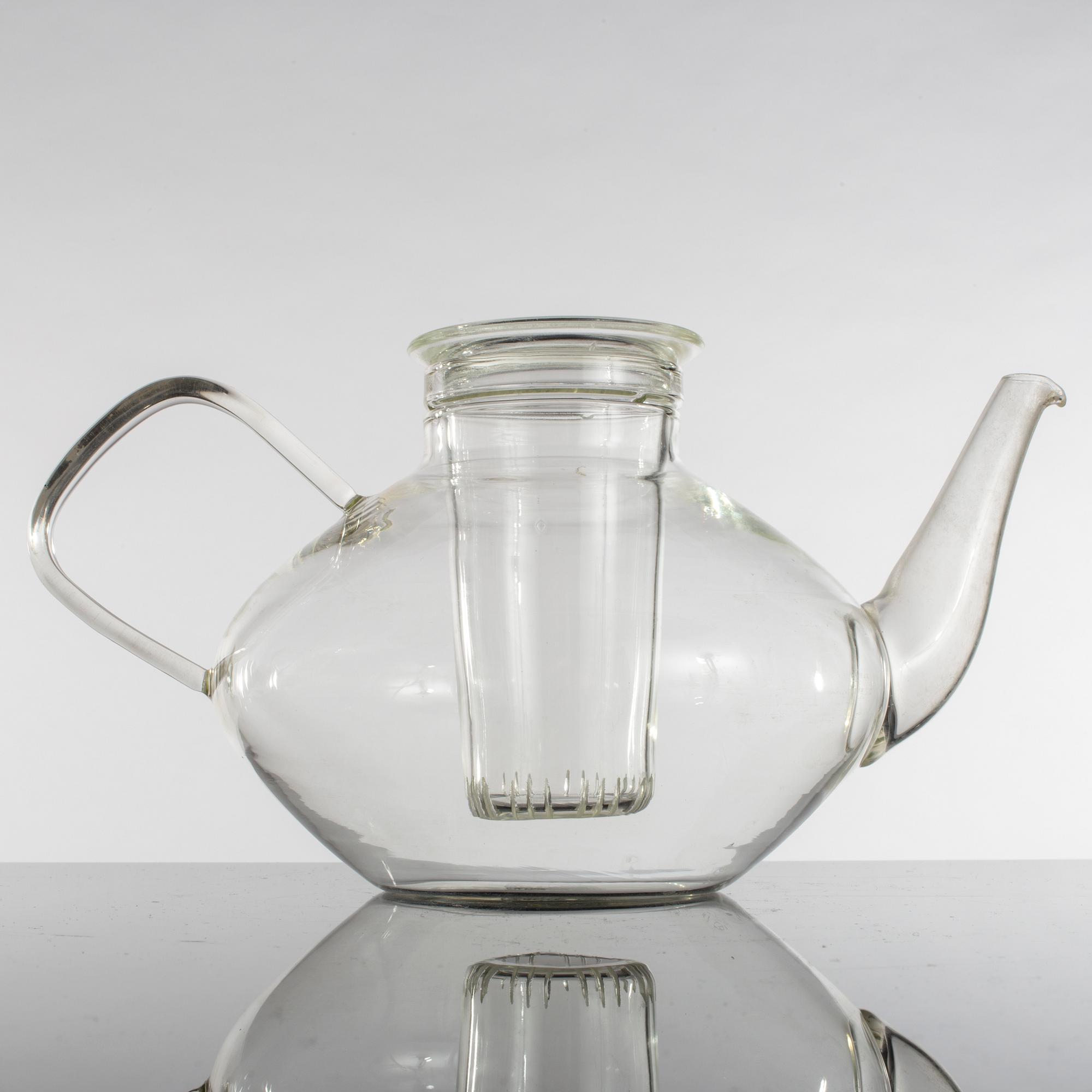 WILHELM WAGENFELT, 36 delar till teservis, delar, för Jenaer Glaswerke, Jena.