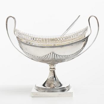 C.G. Hallberg, A Swedish silver sugar bowl with glass insert, mark of CG Hallberg, Stockholm 1896.