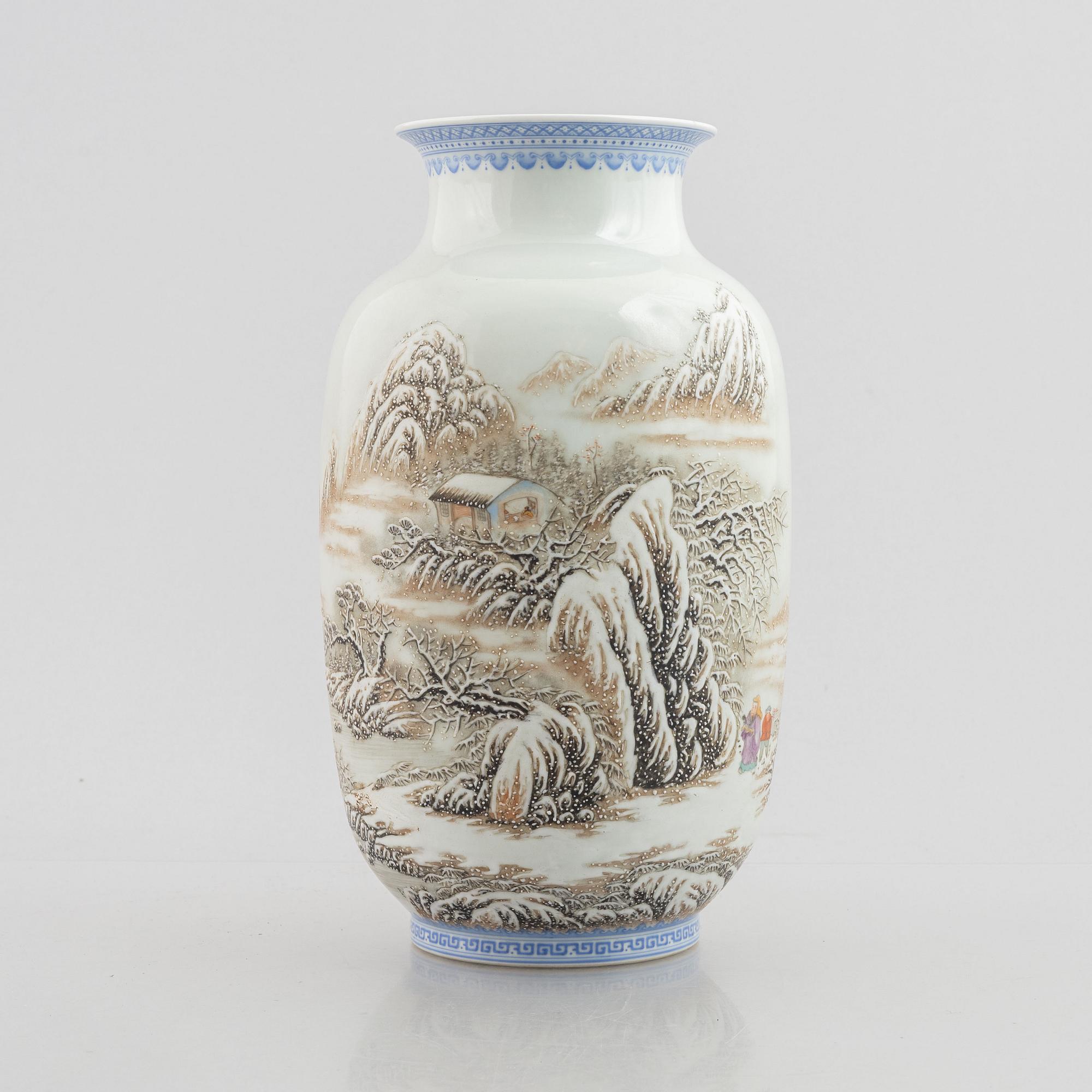 Vas, porslin, Kina, 1900-talets senare del.