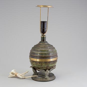 An art déco table lamp.