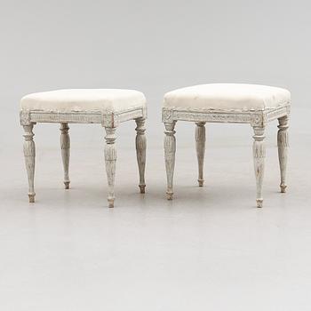TABURETTER, 1 par, snarlika, gustavianska, 1700-talets slut.