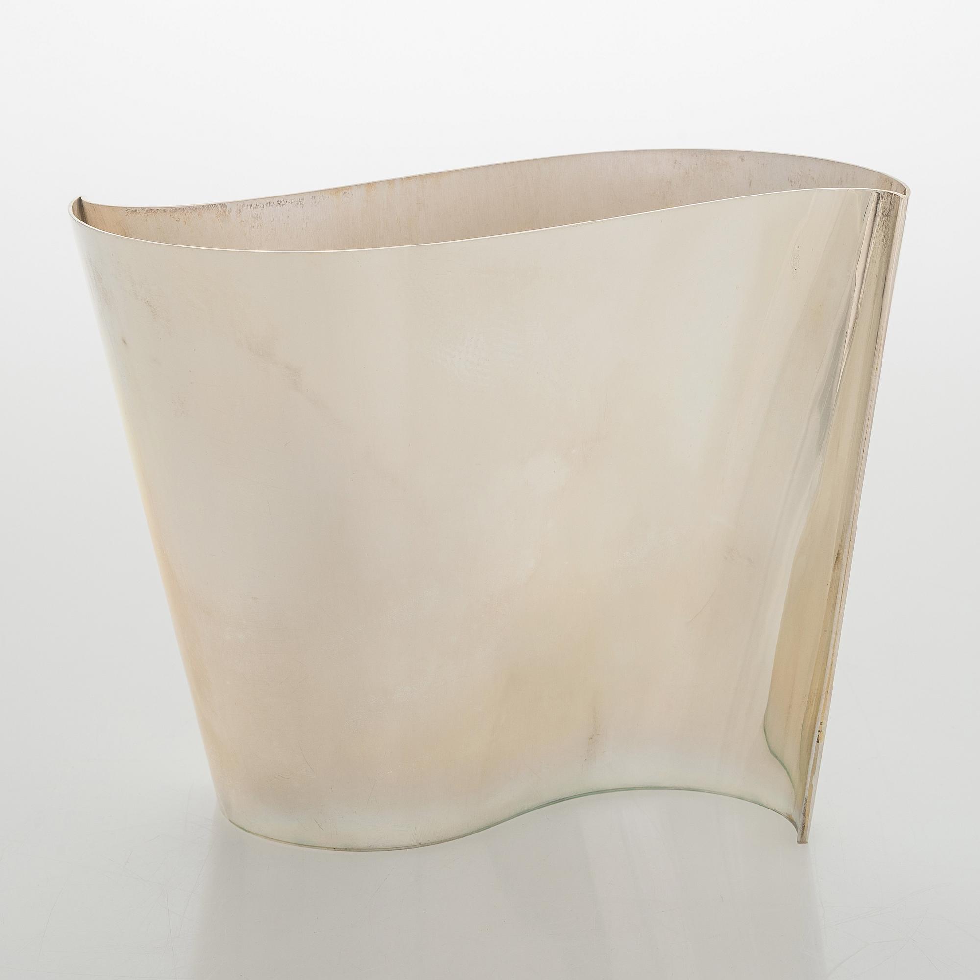 Pekka Piekäinen, vas, sterlingsilver, "Finlandia", Platinoro, Åbo.