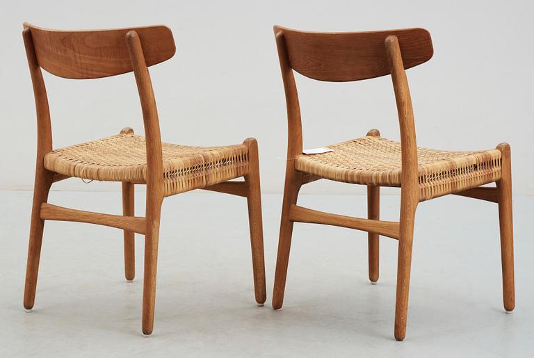 STOLAR, ett par, "CH 30", Hans J. Wegner, Carl Hansen & son, Odense, Danmark, 1950/50-tal.