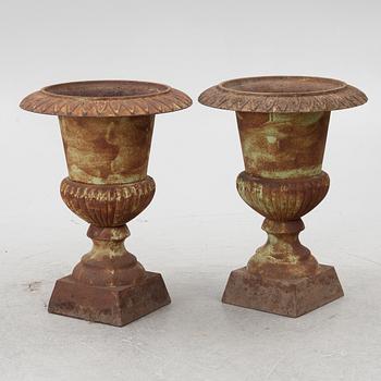 Garden urns, a pair, 20th century.