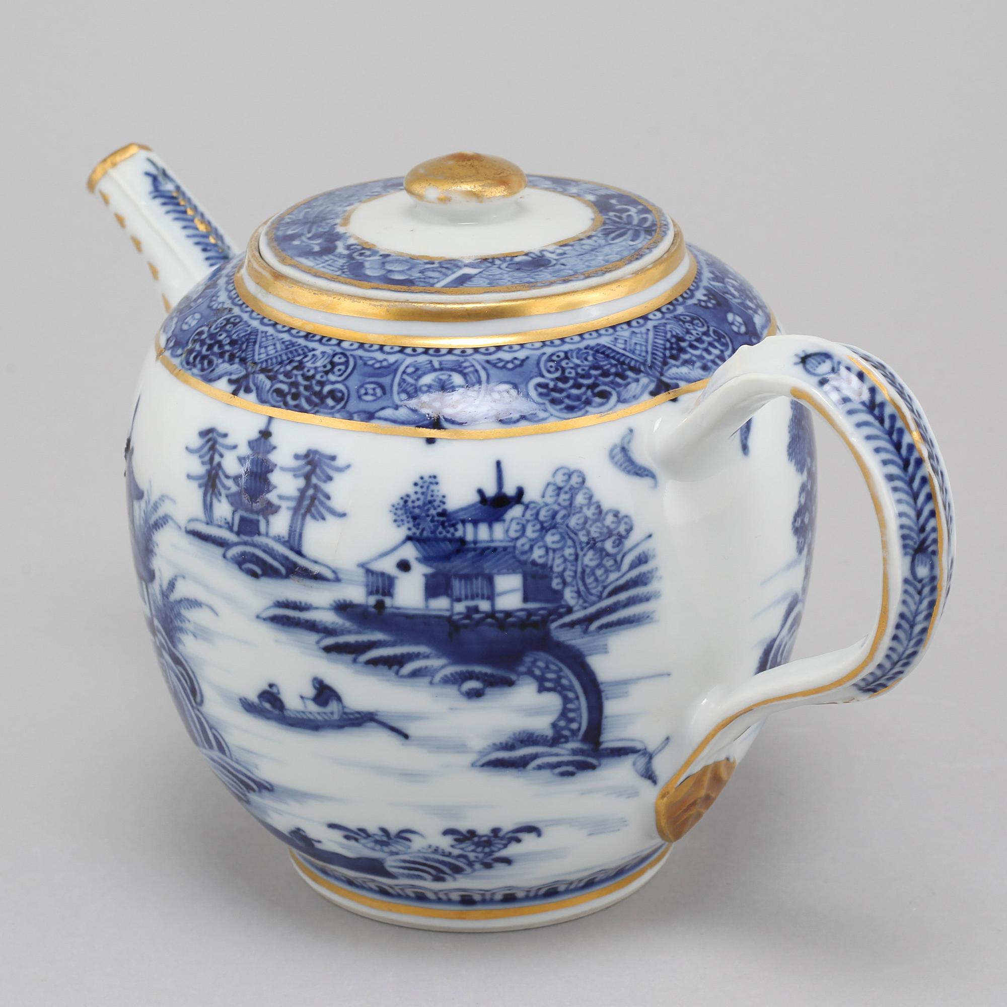 A late 18th century porcelian chinese teapot.