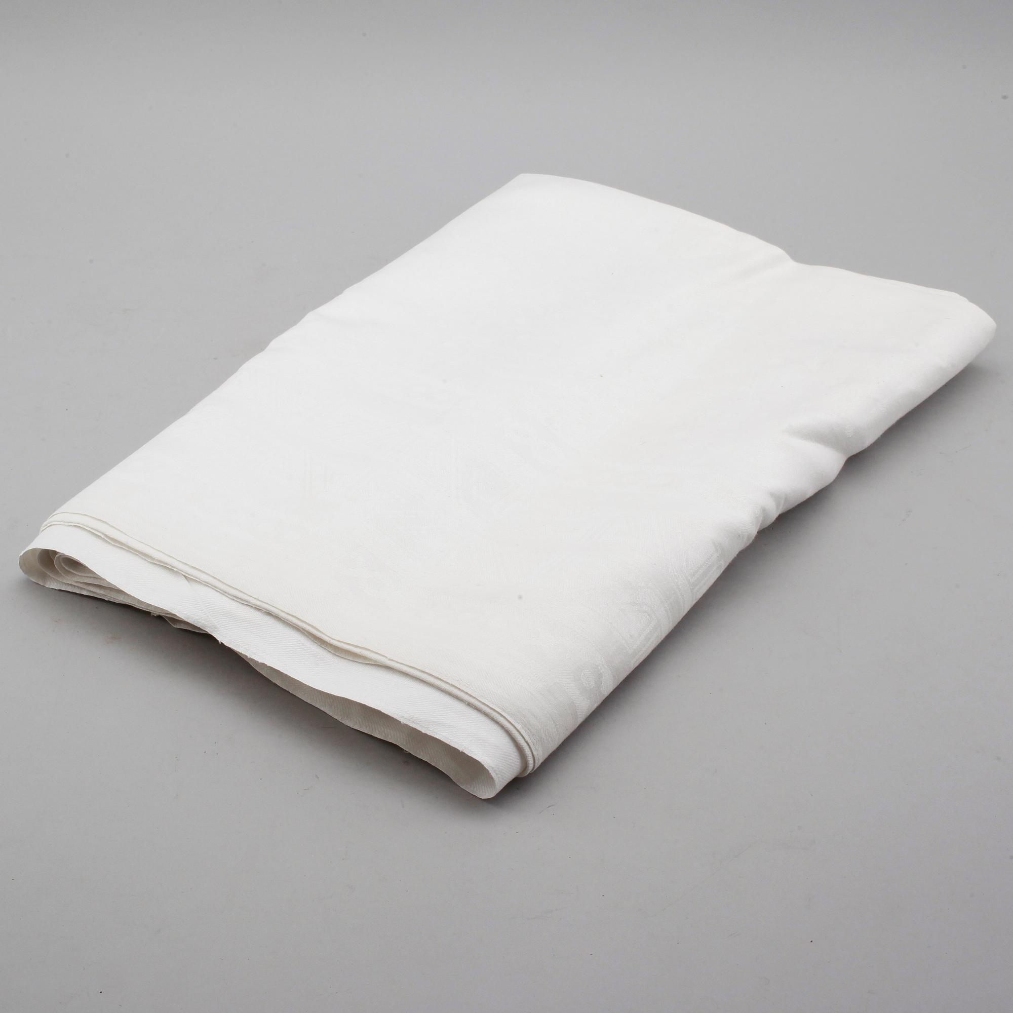 DUK, linne. Ca 360 x 180 cm.