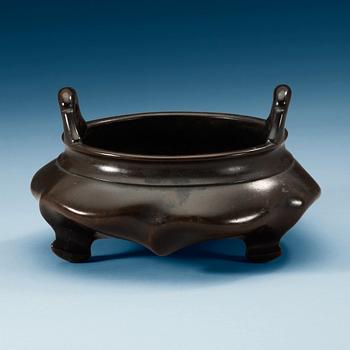 1356. A bronze censer, Qing dynasty with Xuande six character mark.