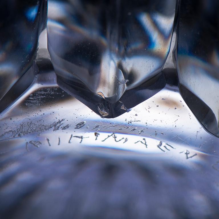 An Ulpukka (Water Lily) glass vase, signed Aimo Okkolin Riihimäen Lasi Oy.