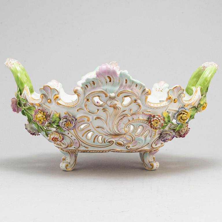 A large porcelain chestnut basket, Germany, 20th century.