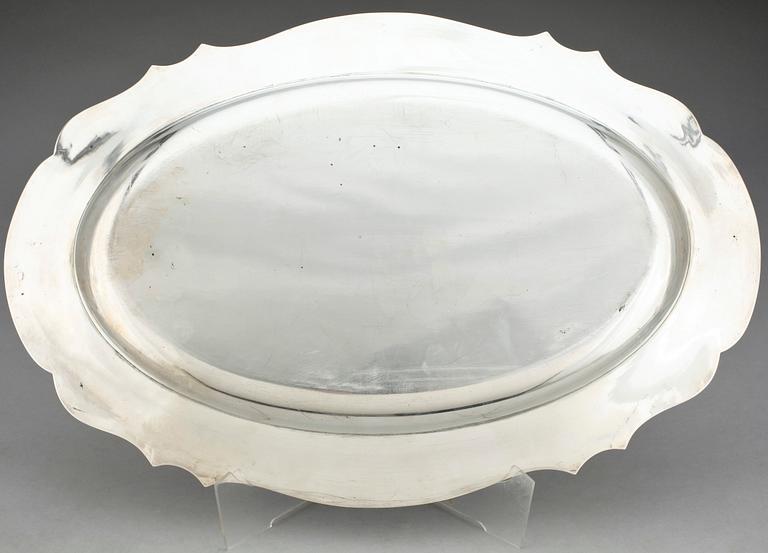 FAT, silver, rokokostil, 1900-talets första hälft. Svenska importstämplar. Vikt ca 1150 gram.