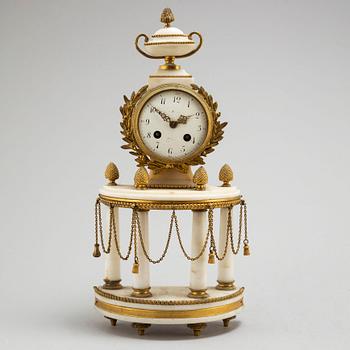 An early 20th century Louis XVI-style pendulum clock.