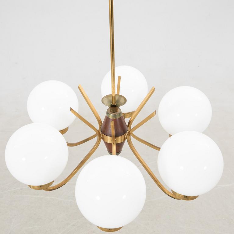 Taklampa 1900-talets mitt.