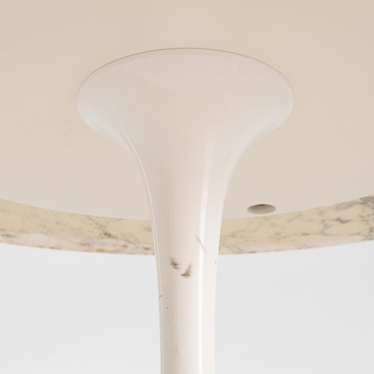 Eero Saarinen, a 'Tulip' coffee table, Knoll International, early 21st Century.