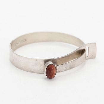 Elis Kauppi, armband, silver och aventuringlas. Kupittaan Kulta, Åbo 1958.