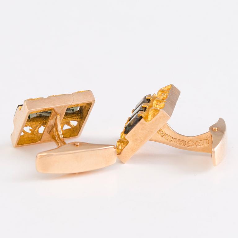 A pair of 14K cufflinks with synthetic spinells by Tammen Koru Ky, Åbo, Finland 1969.