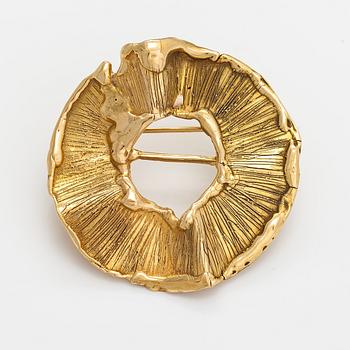 Lotta Orkomies, An 18K gold brooch. Tillander, Helsinki 1969.