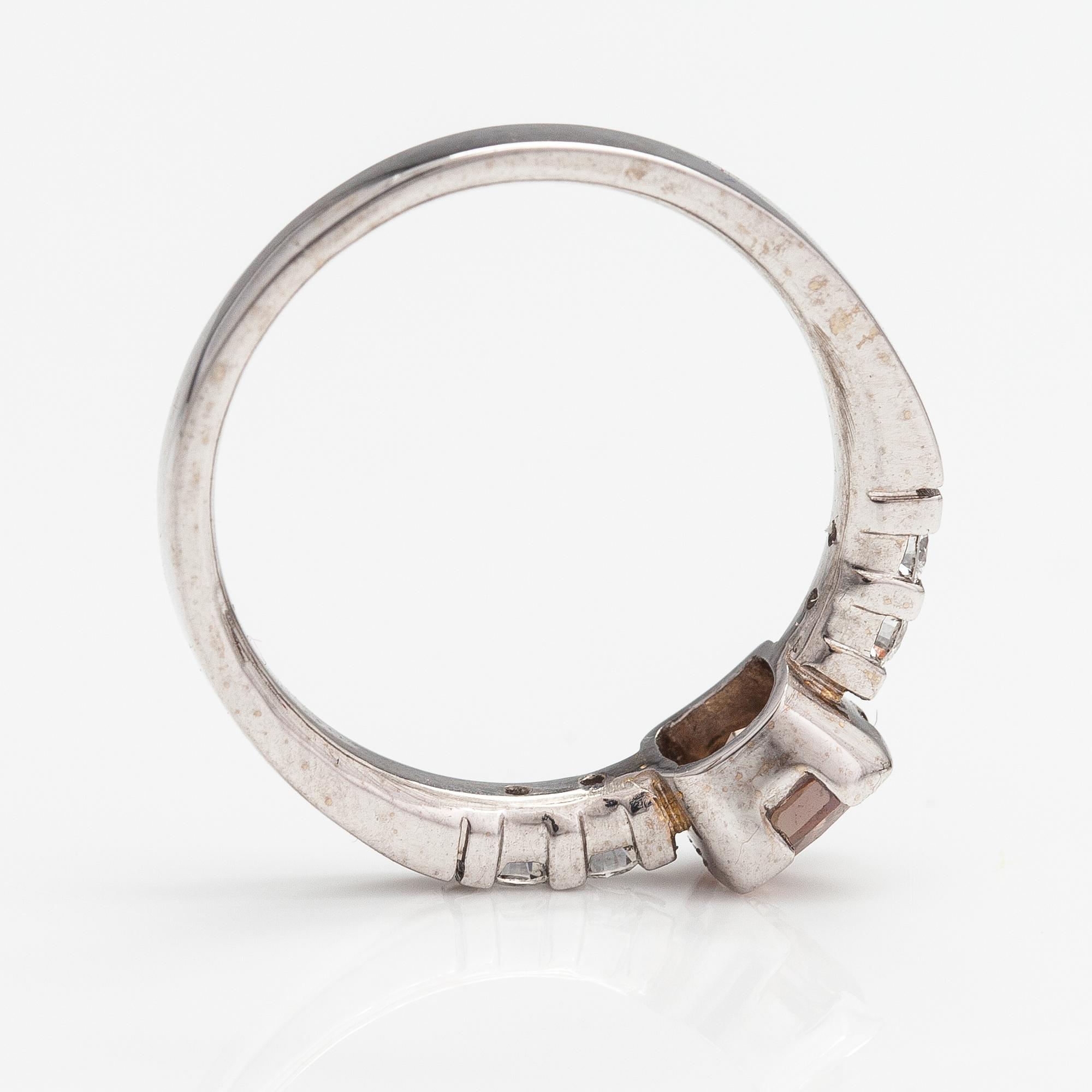 Sormus, 14K valkokultaa, timantteja n. 1.14 ct yht. Kultakeskus, 2004.