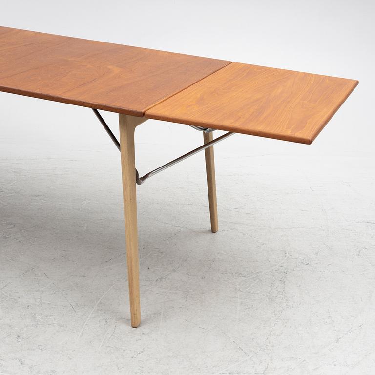 Børge Mogensen, dining table, model 162, Søborg Møbelfabrik, Denmark, 1950s.