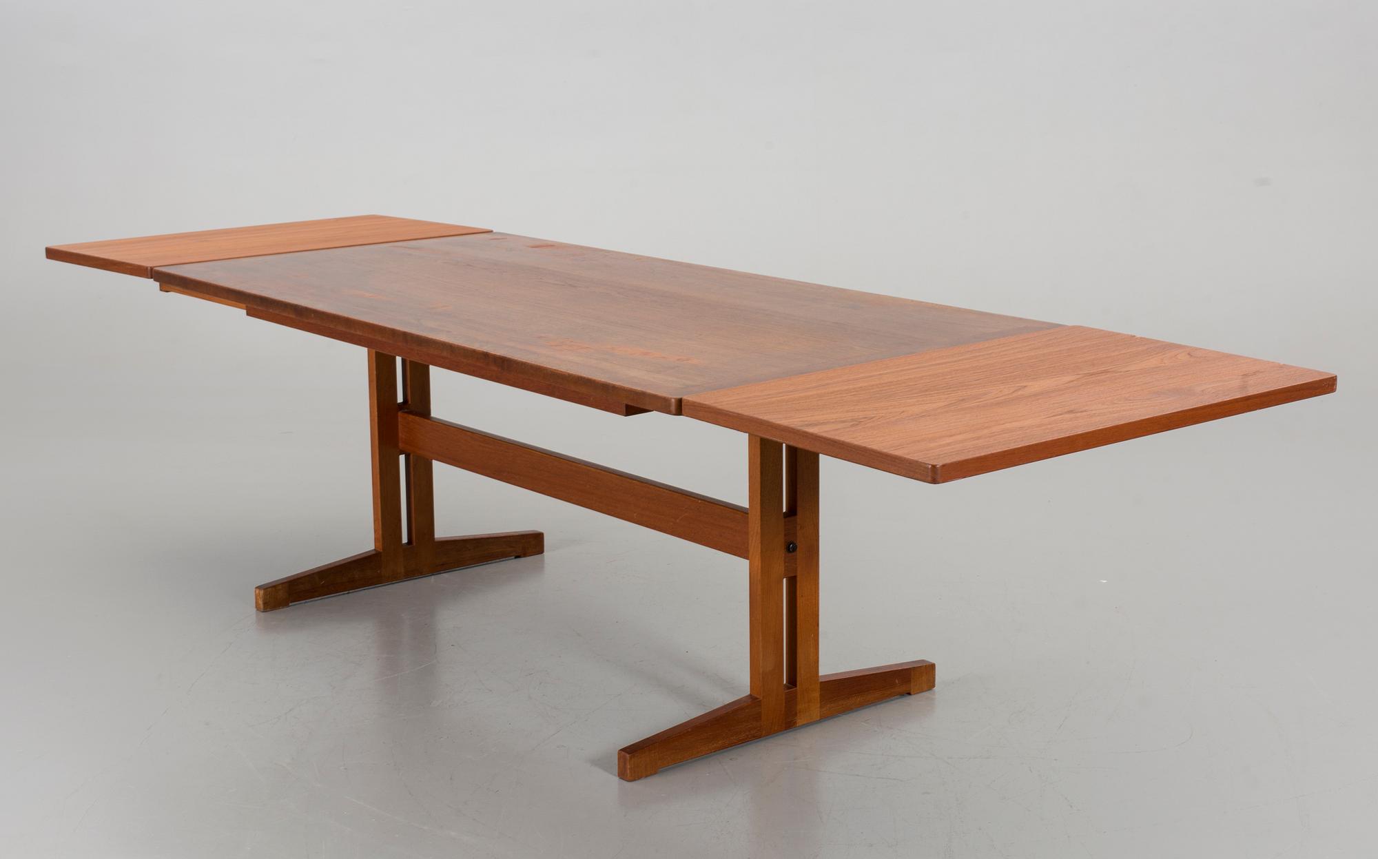 AN ULFERTS DINNER TABLE, TIBRO.