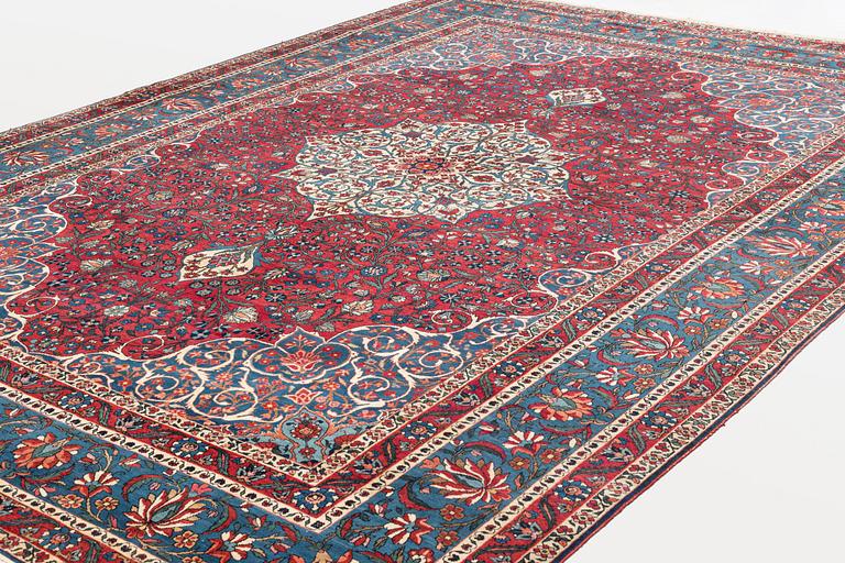 A carpet, semi-antique, Chāl Shotor, ca 421,5 x 316 cm.