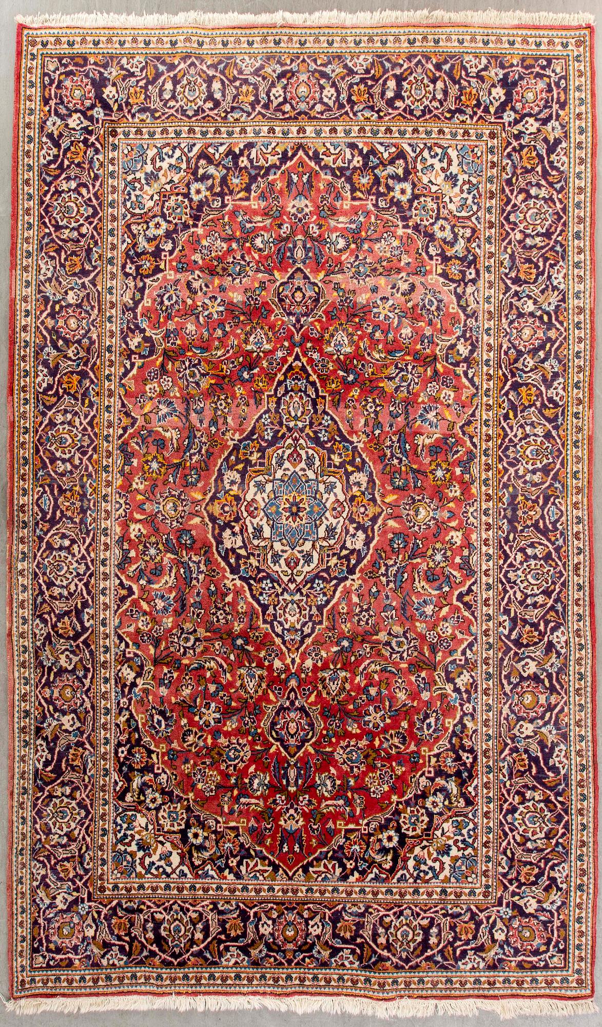 An old Kashan carpet ca 304 x 200 cm.