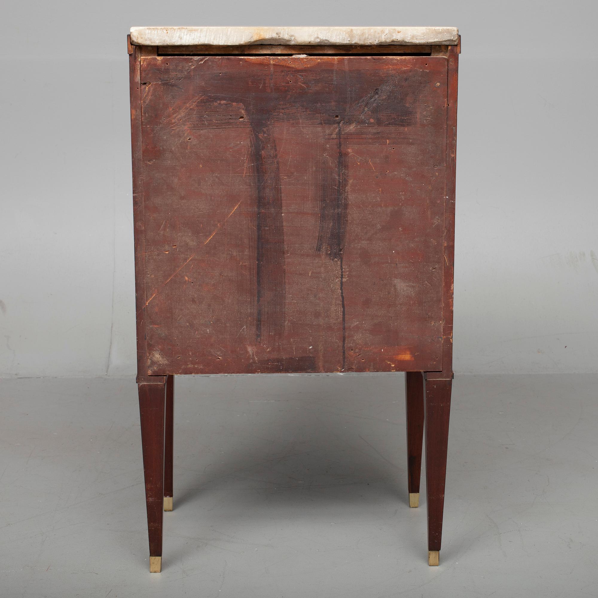 NATTDUKSBORD / POTTSKÅP, sengustaviansk, omkring 1800.