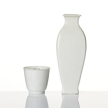 Vas, samt koppar, tre stycken, blanc de chine. Qingdynastin, 1700-tal.