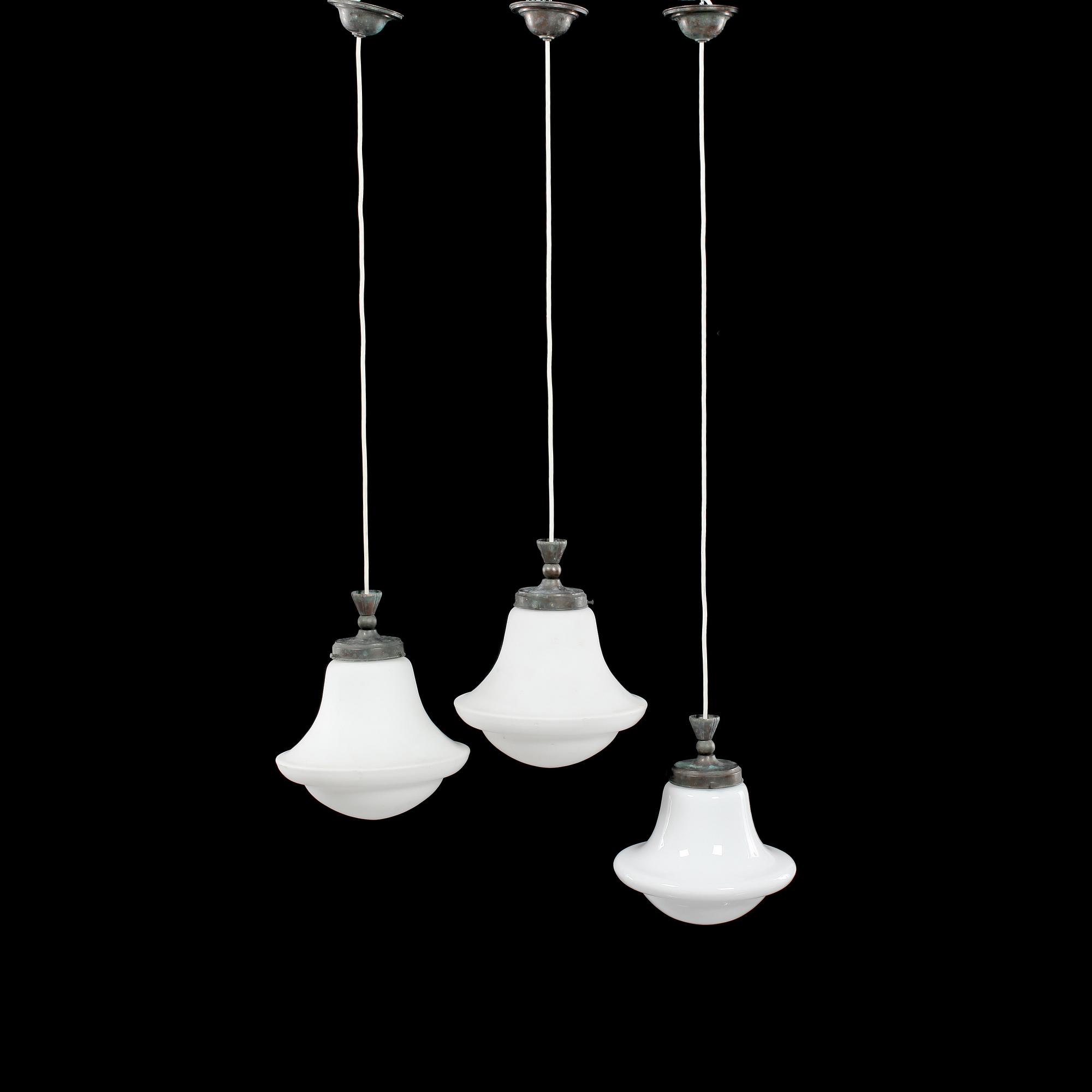TAKLAMPOR, 3 st, 1900-talets första hälft. Höjd 30 - 35 cm.