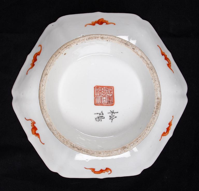 SKÅLFAT, porslin, Kina omkring 1900.