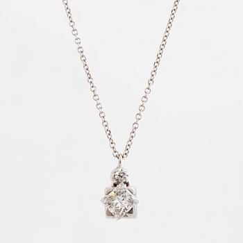 Collier med prinsesslipad och briljantslipad diamant.