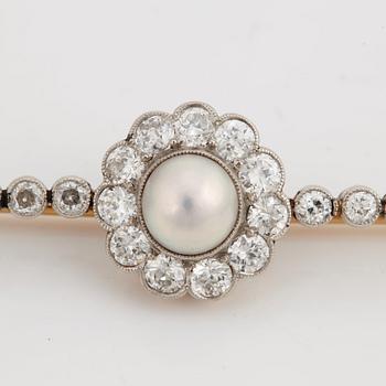 BROSCHNÅL, med gammalslipade diamanter samt troligtvis orientalisk pärla. Troligen 1910-tal.
