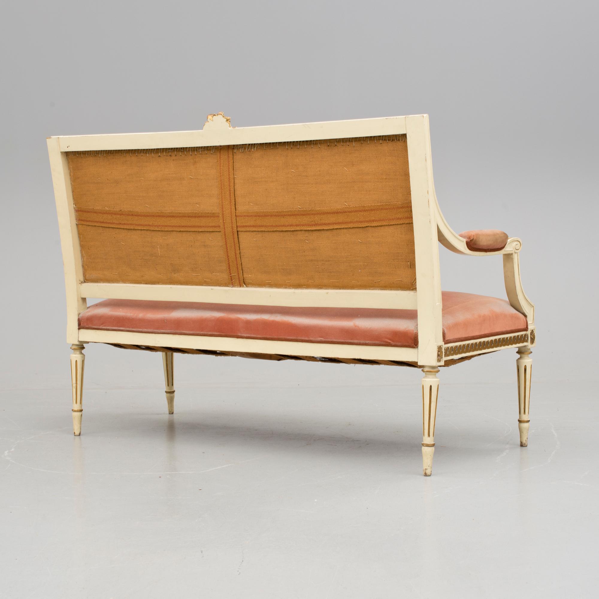 SALONGSGRUPP, tre delar. Gustaviansk stil, omkring sekelskifte 1900.