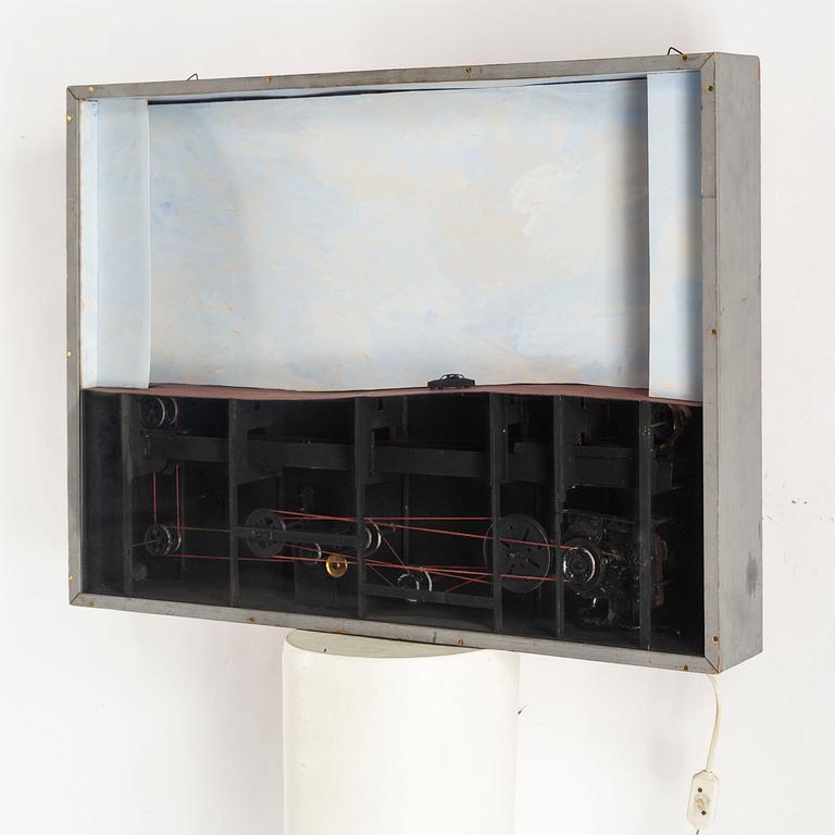 STEN EKLUND, Rörelseobjekt, trä, olja och motor. Utförd 1967.