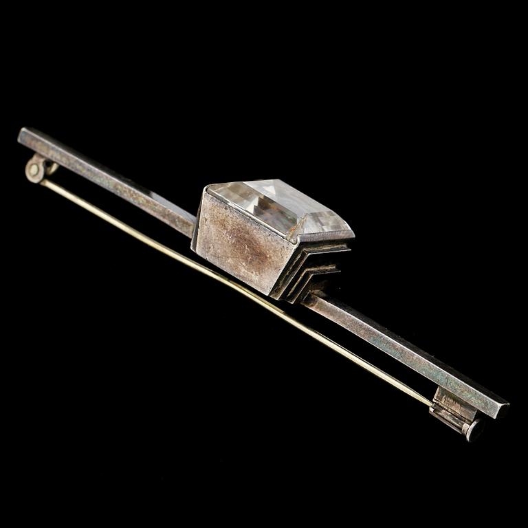 BROSCHNÅL, sterlingsilver med fasettslipad bergskristall, Wiwen Nilsson, Lund 1942. vikt 16 g.