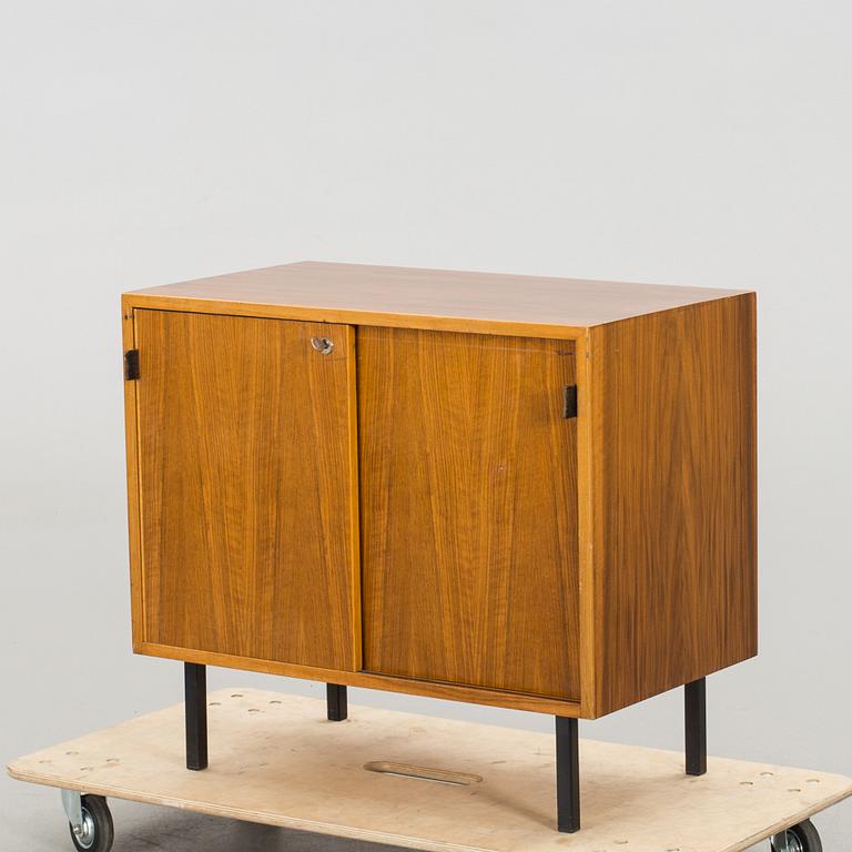 FLORENCE KNOLL. sideboard/skåp Licenstillverkat NK 1964.