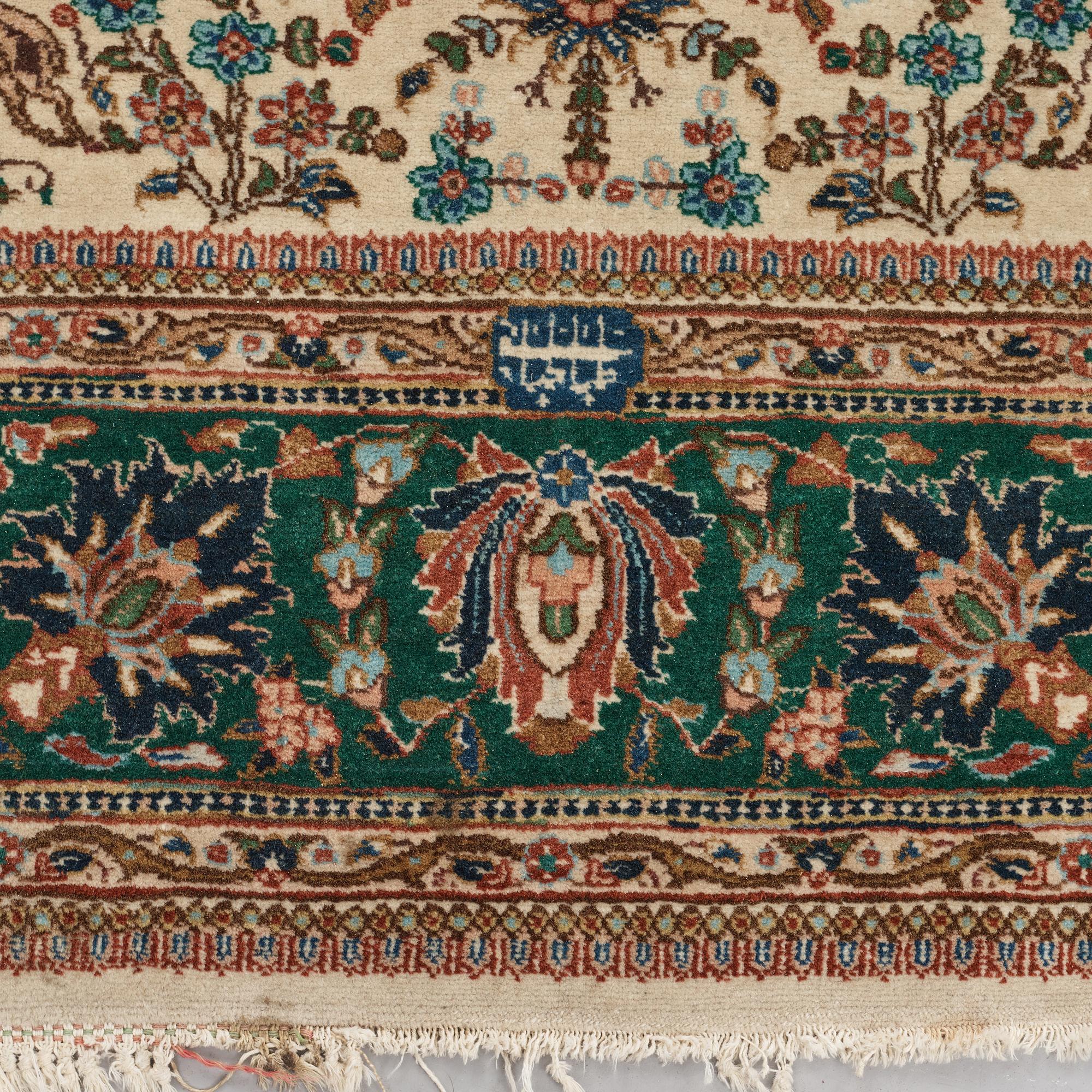 A carpet, semi-antique Tabriz figural, ca 256,5 x 205 cm.