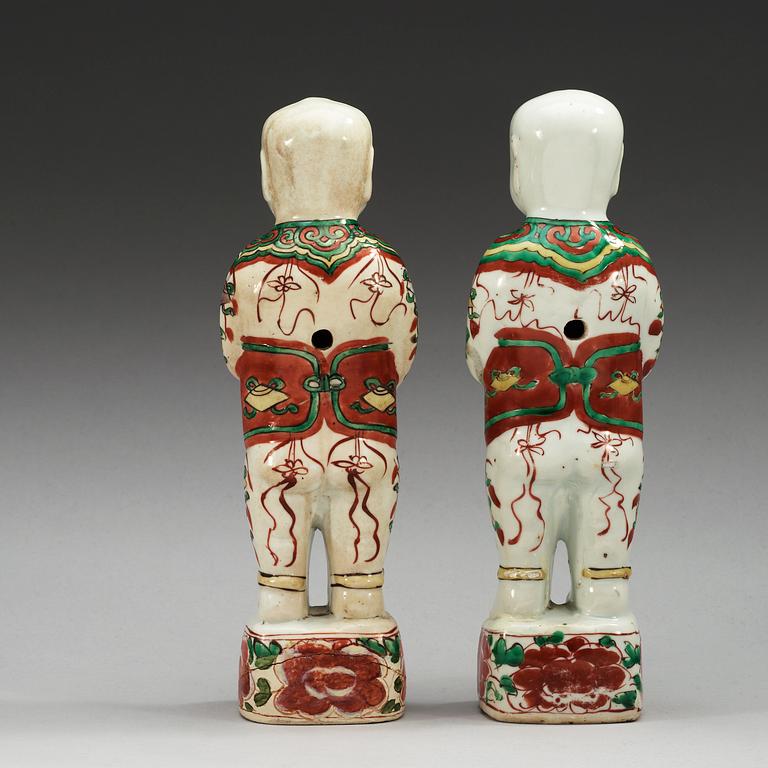 A pair of famille verte figures, Qing dynastin, Kangxi (1662-1722).