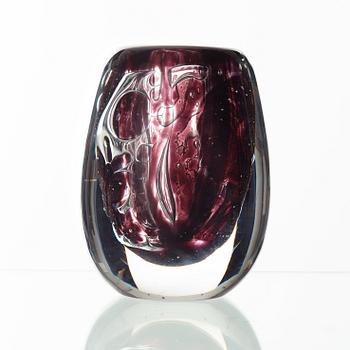 Edvin Öhrström, an 'ariel' glass vase, Orrefors 1950.