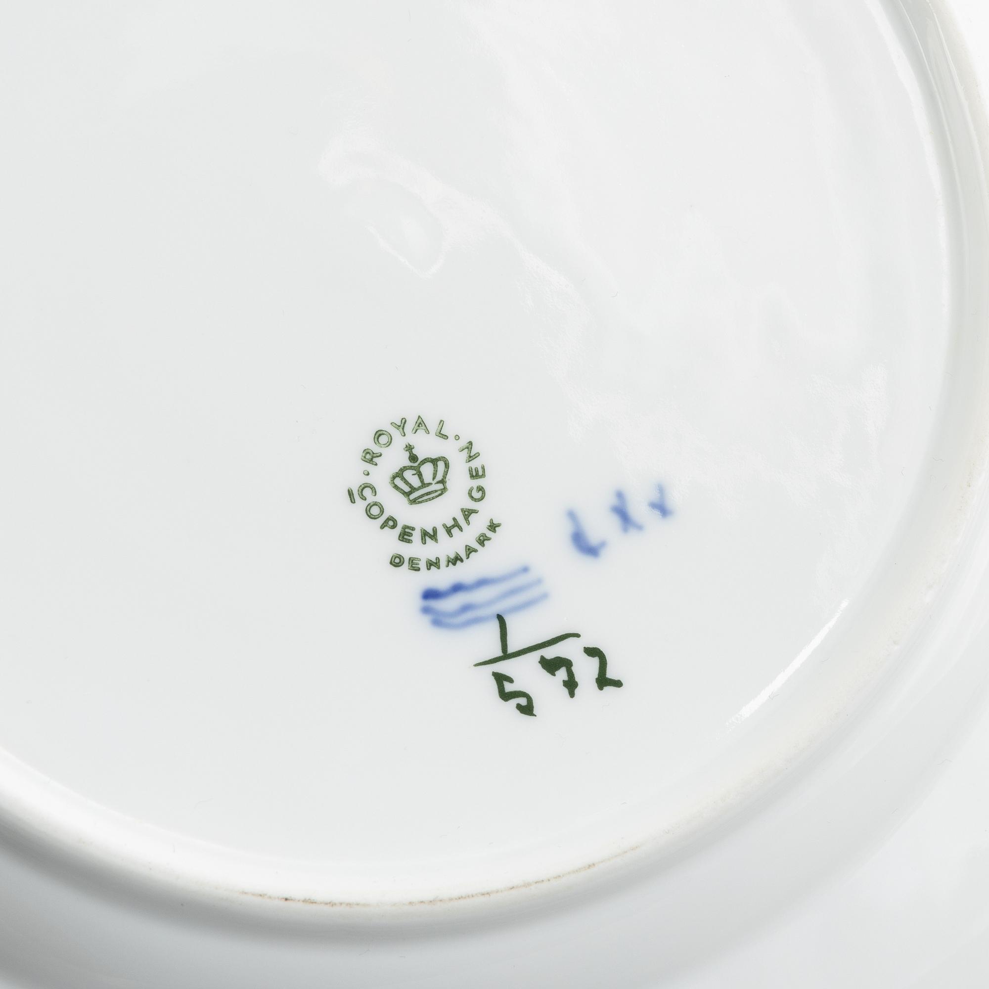 Royal Copenhagen, 24 pieces of half-lace "Musselmalet" , Denmark.