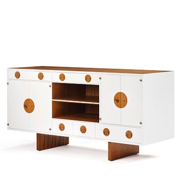 205. Josef Frank, sideboard, modell 2137, Firma Svenskt Tenn, samtida produktion.